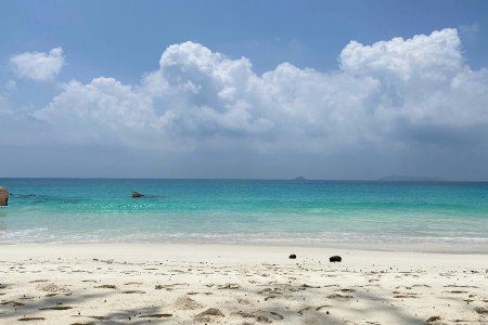 Baie Ste Anne - La Digue (4.8 mn)