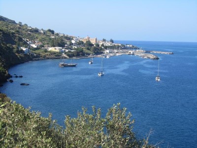 Isla de Salina - Isla de Filicudi / Isla de Alicudi (18 mn)