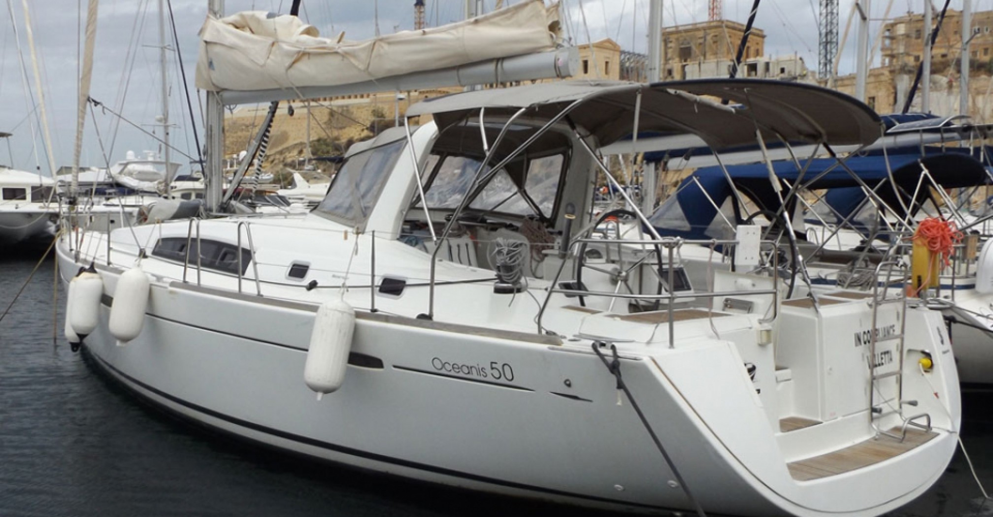 Velero de alquiler Oceanis 50 navegando