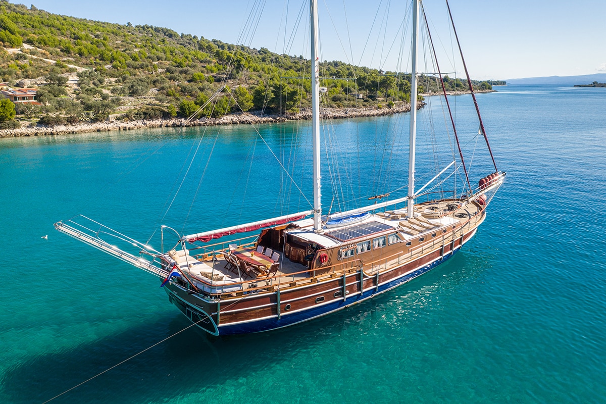 Rental gulet Nostra Vita Luxury 10 pax anchored