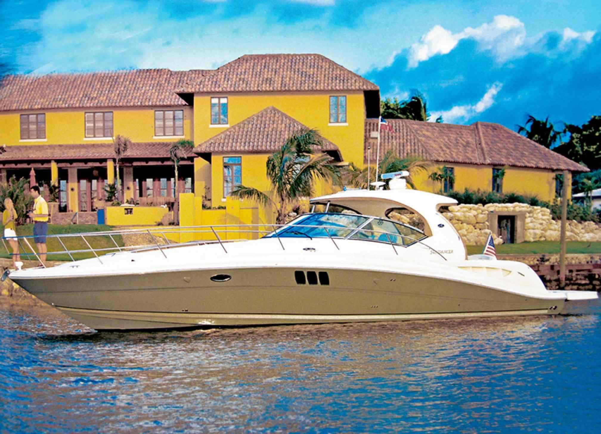 Sea Ray 455 motorboat charter mooring