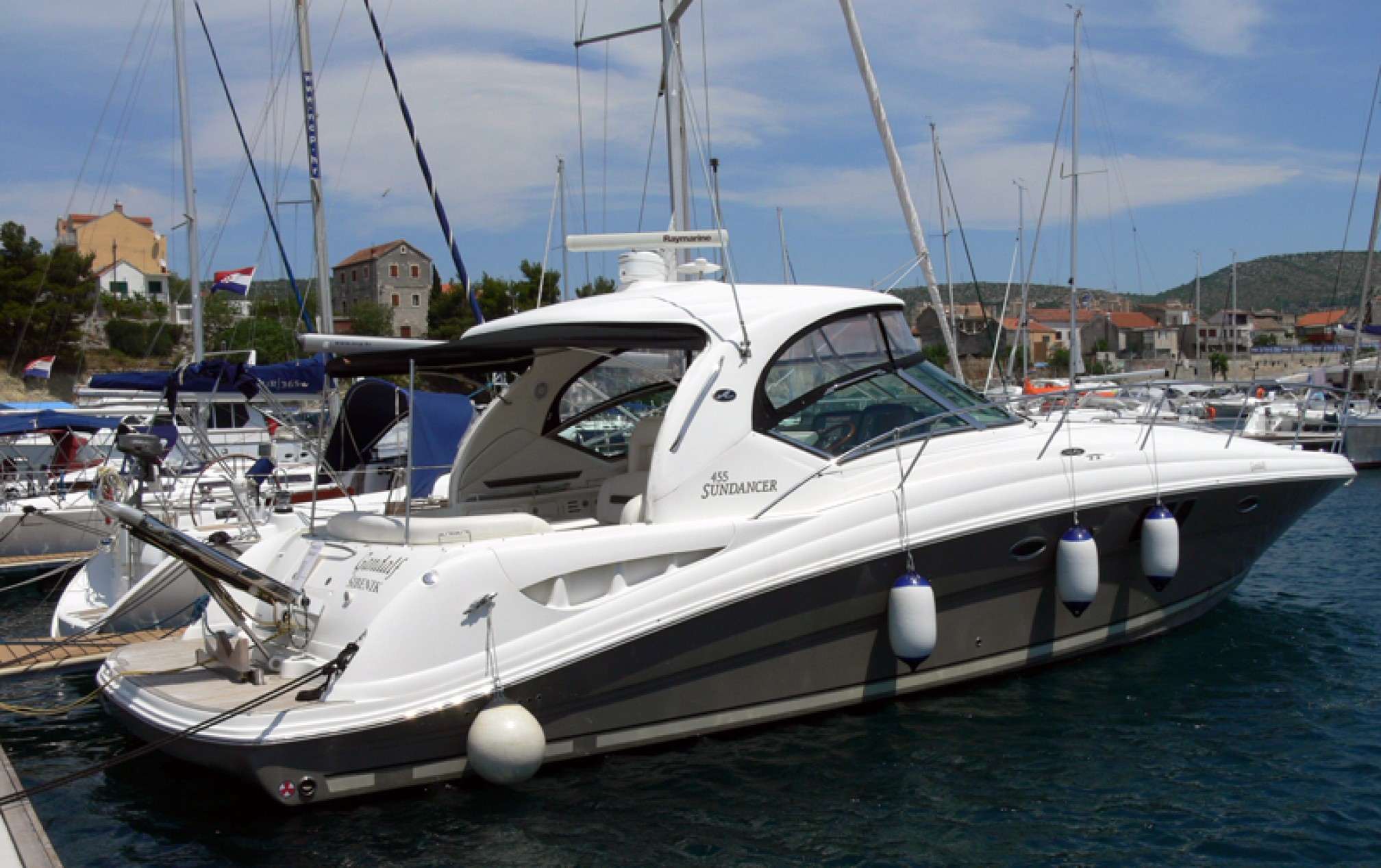 Sea Ray 455 motorboat charter mooring