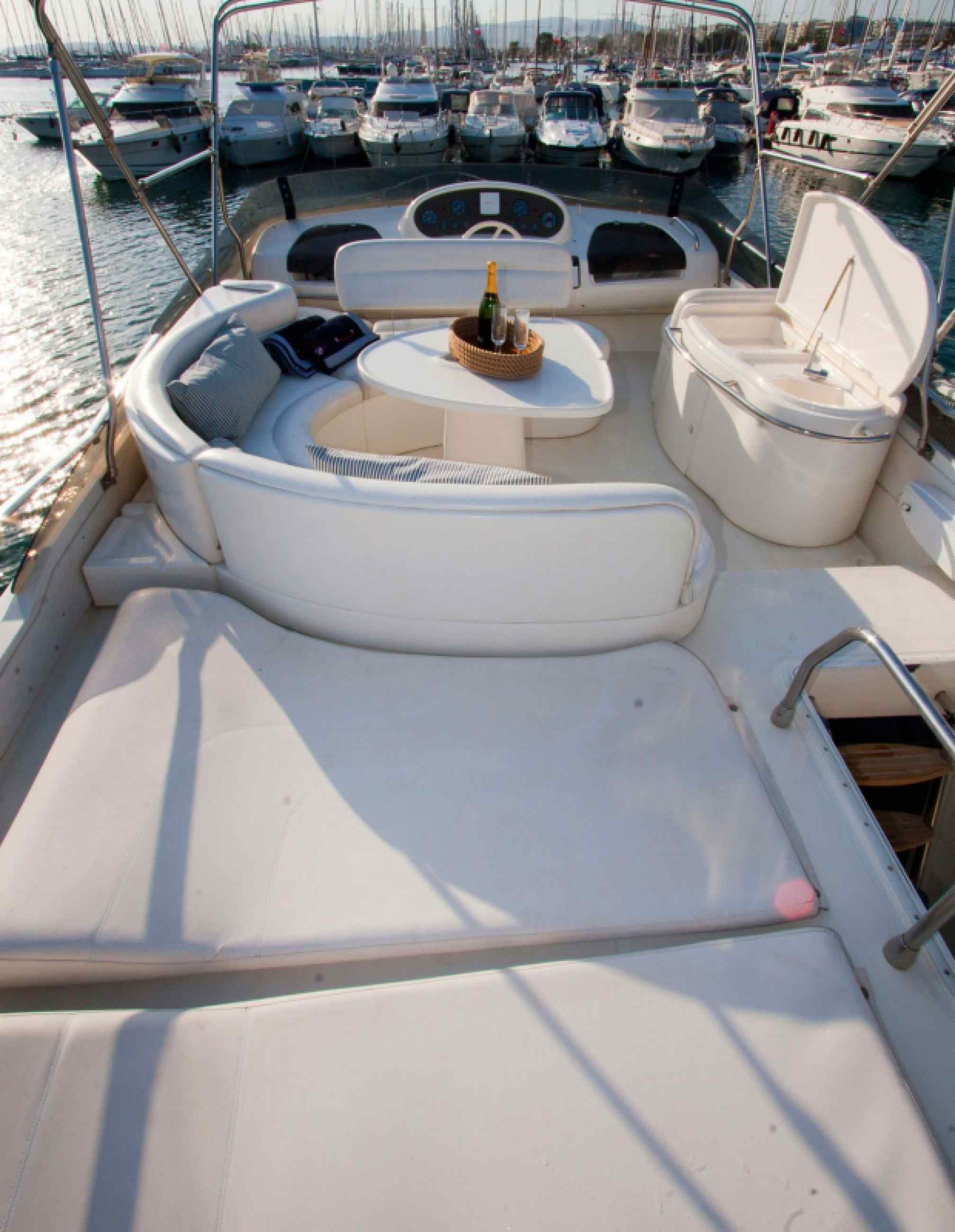 Azimut 58 yacht charter flybridge