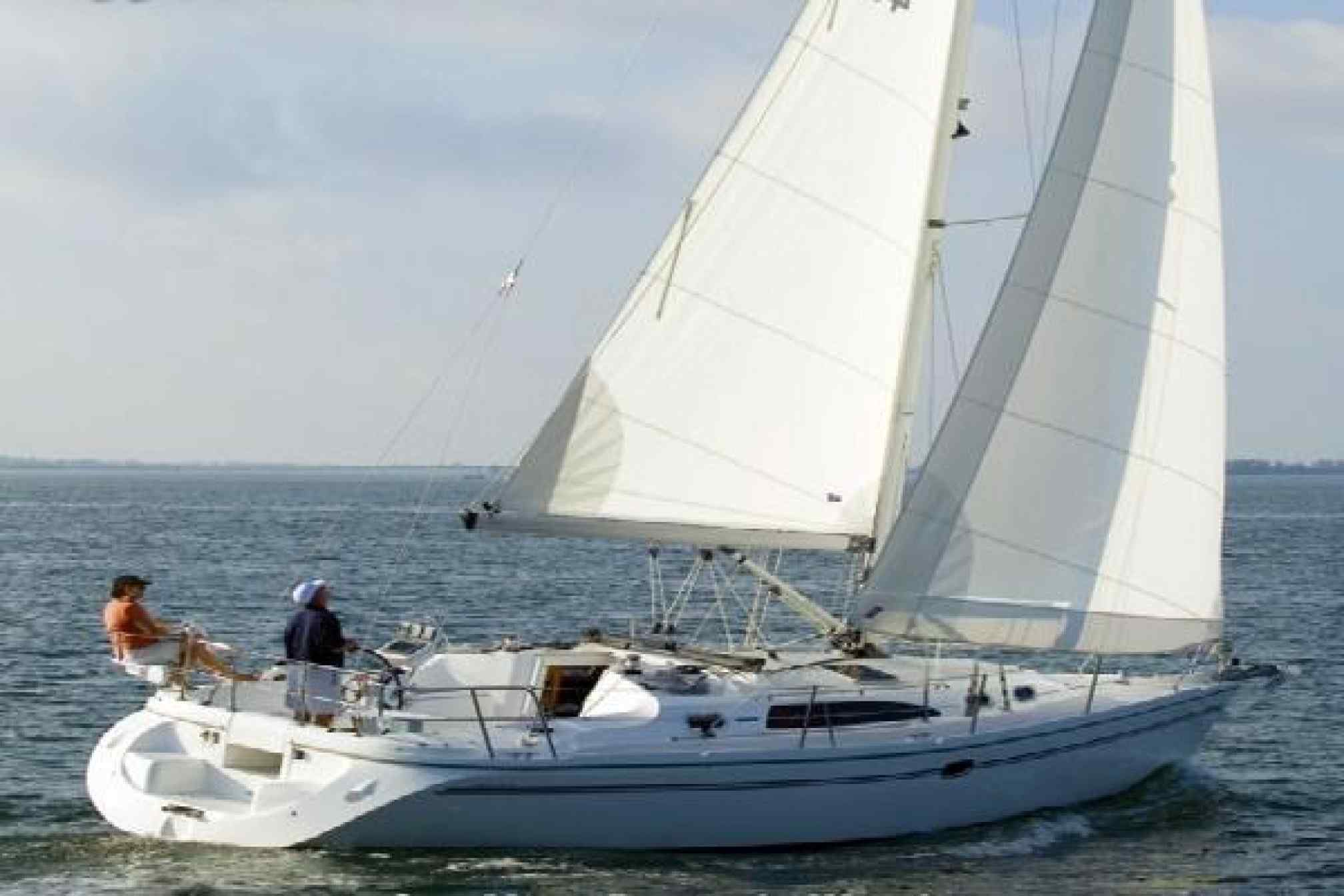 Veleros de alquiler Catalina 350 navegando