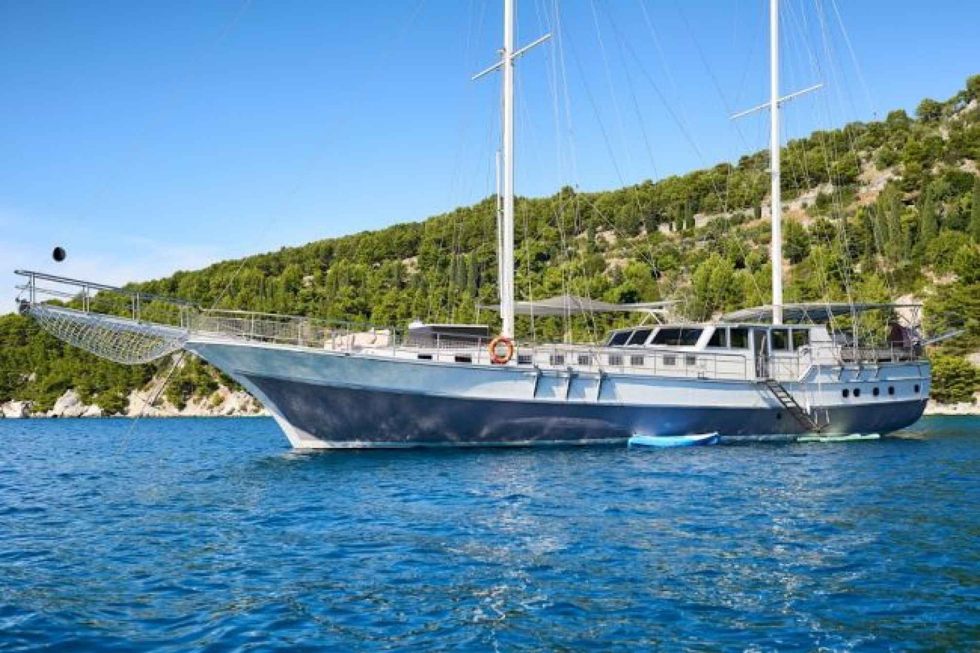 Nautilus gulet charter mooring