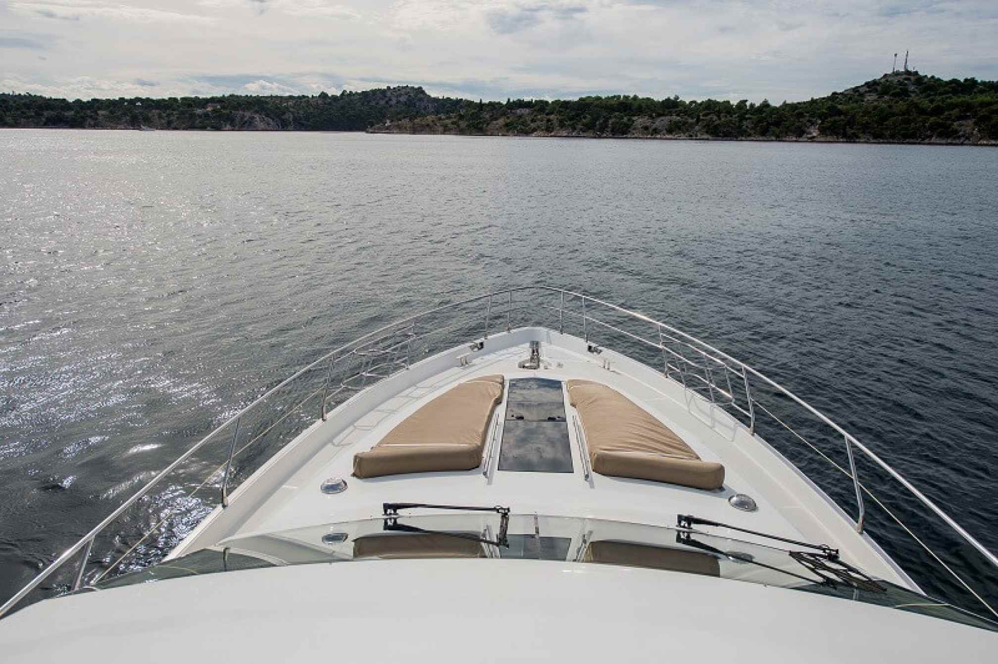 Yate de alquiler Galeon 640 Fly proa