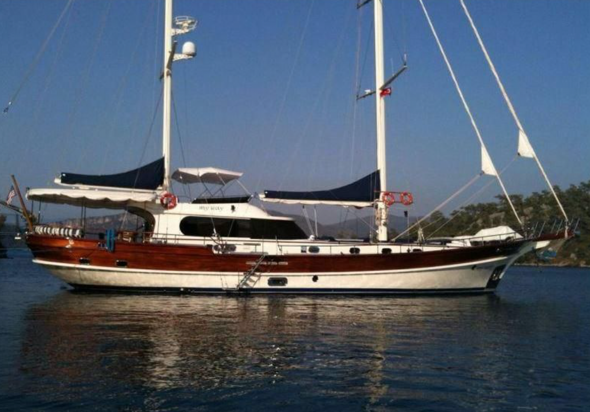 Rental gulet Lotus anchored