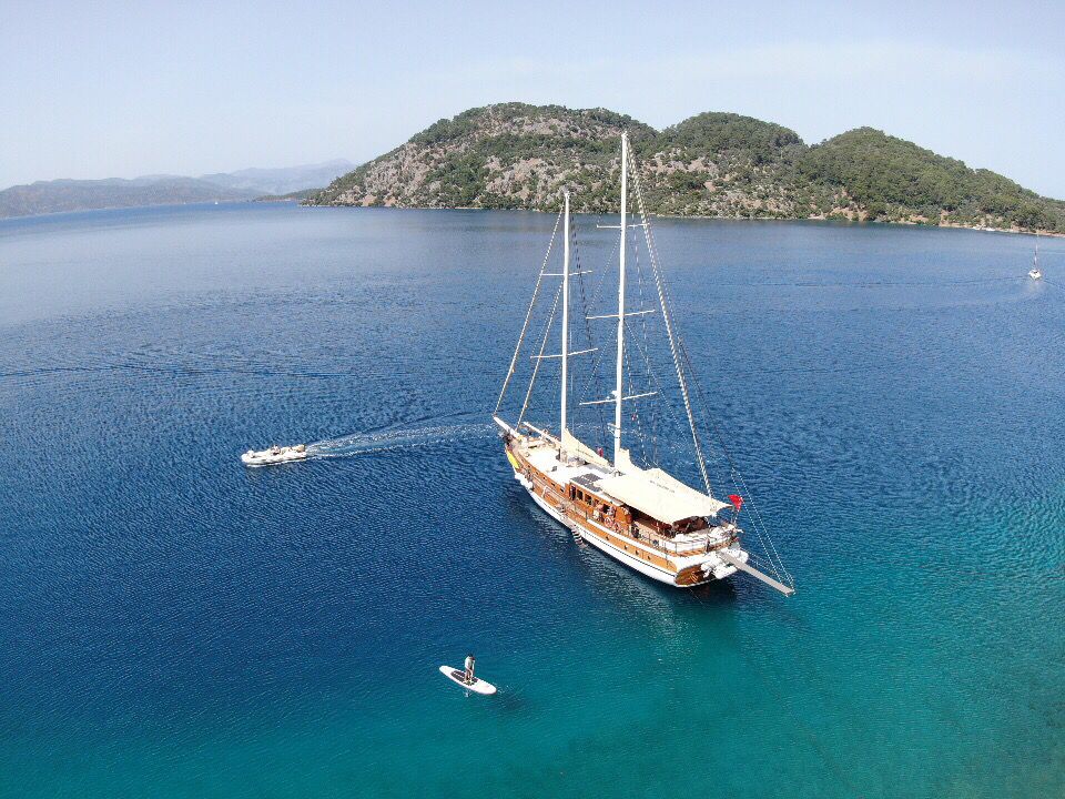 Rental gulet Derin Deniz (6 cab) anchored