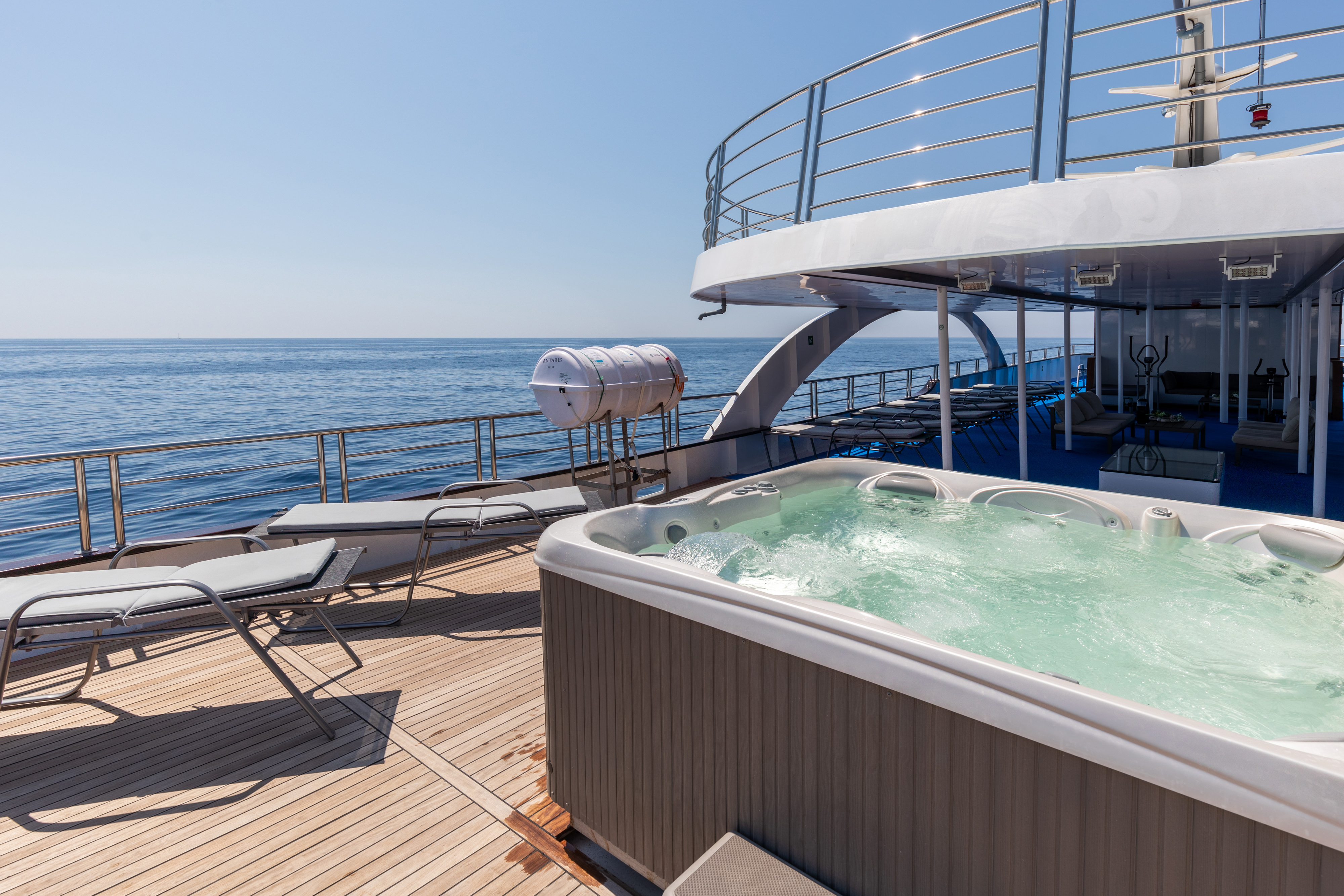 Yate de alquiler Antaris 38 pax jacuzzi