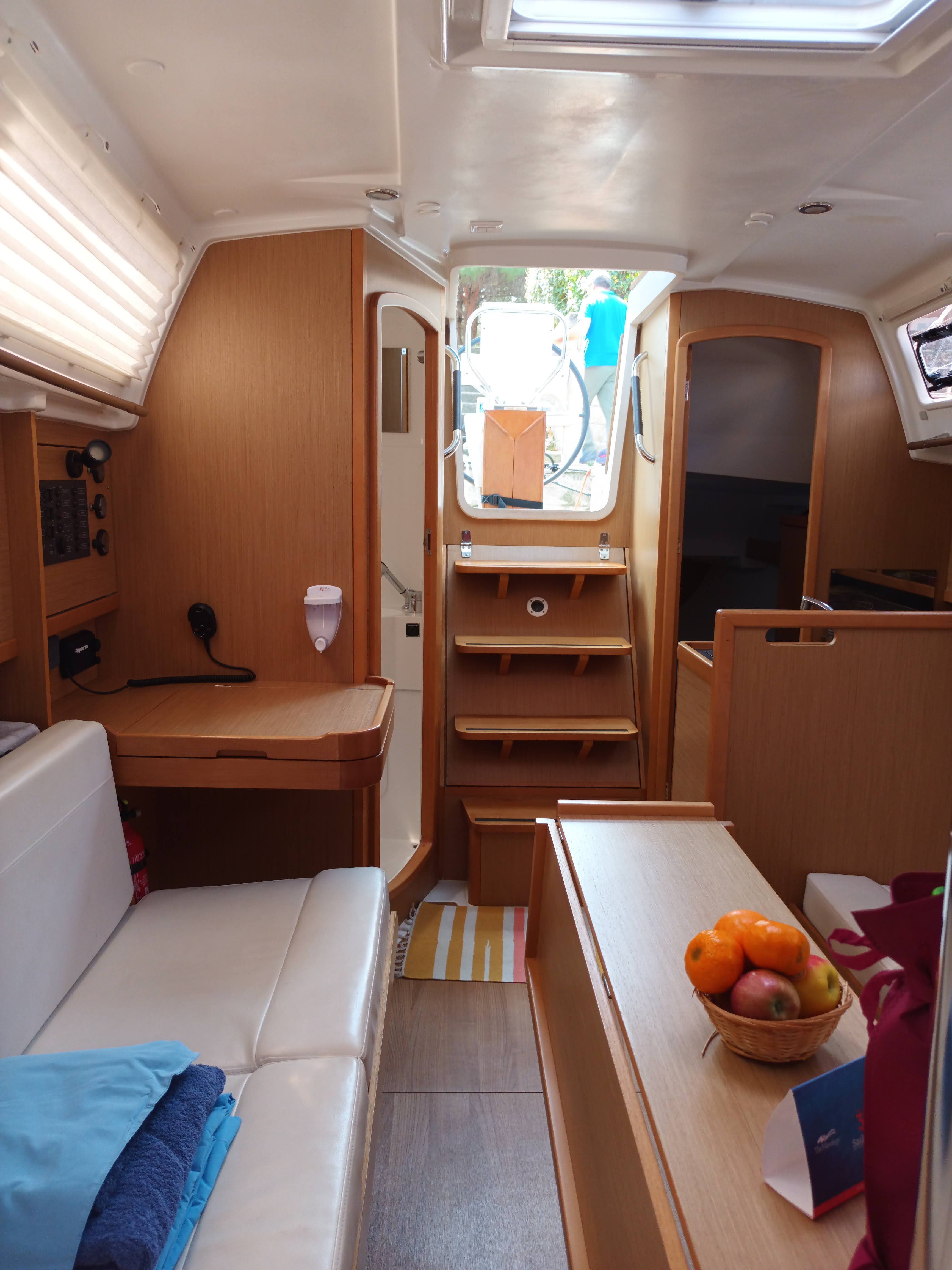 Sun Odyssey 319 (2 cab)