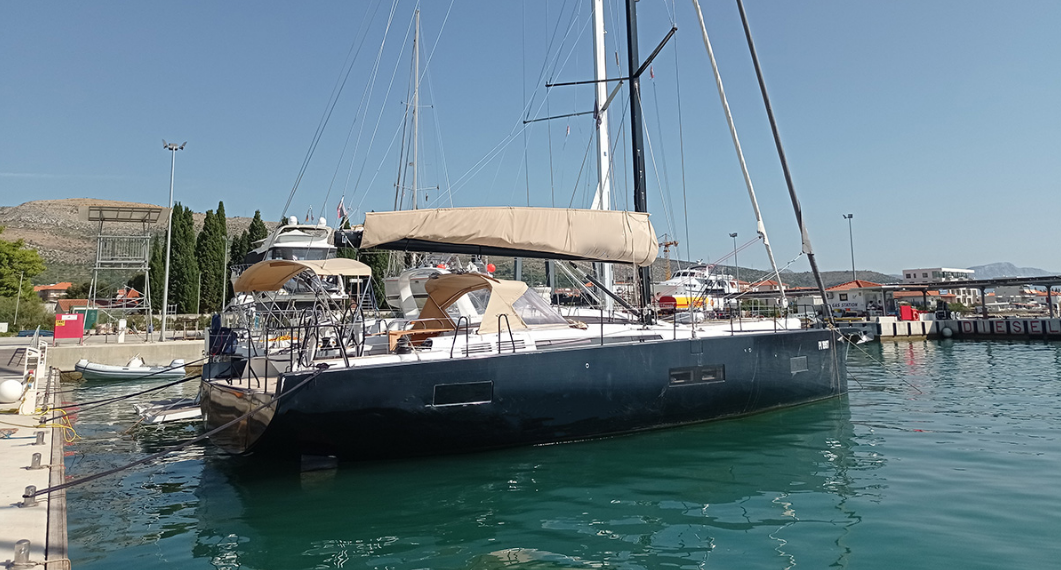 First Yacht 53 (3+1 cab)