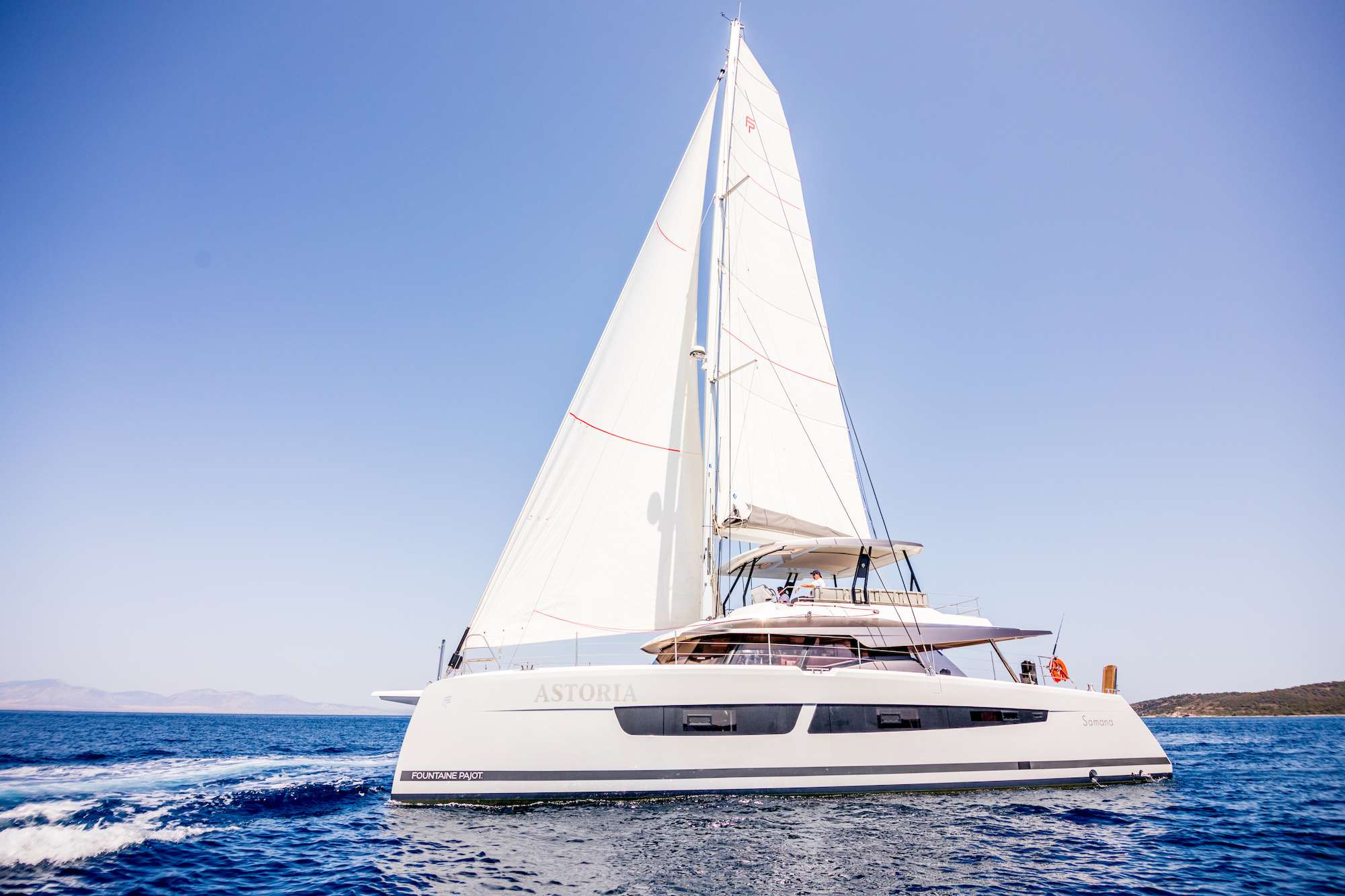 Rental catamaran ASTORIA (5 cab) sailing