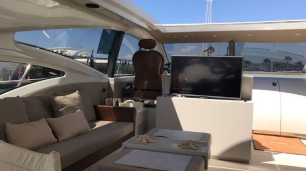 Yate de alquiler Azimut 68 