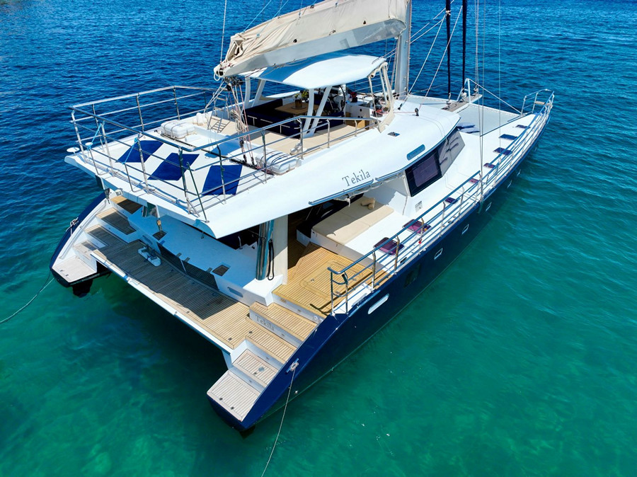 Catamaran de location Sunreef 60 Tekila ancré