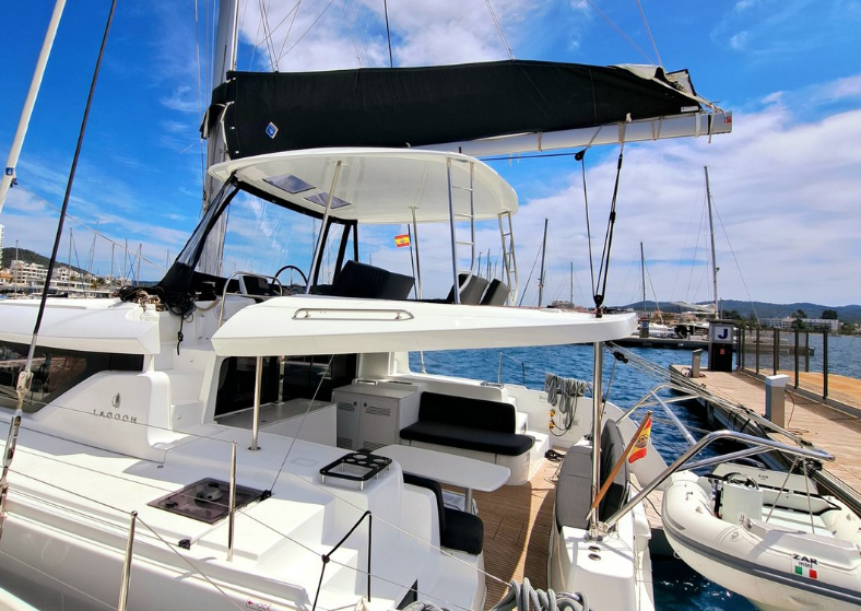 Lagoon 46 (4+2 cab) 