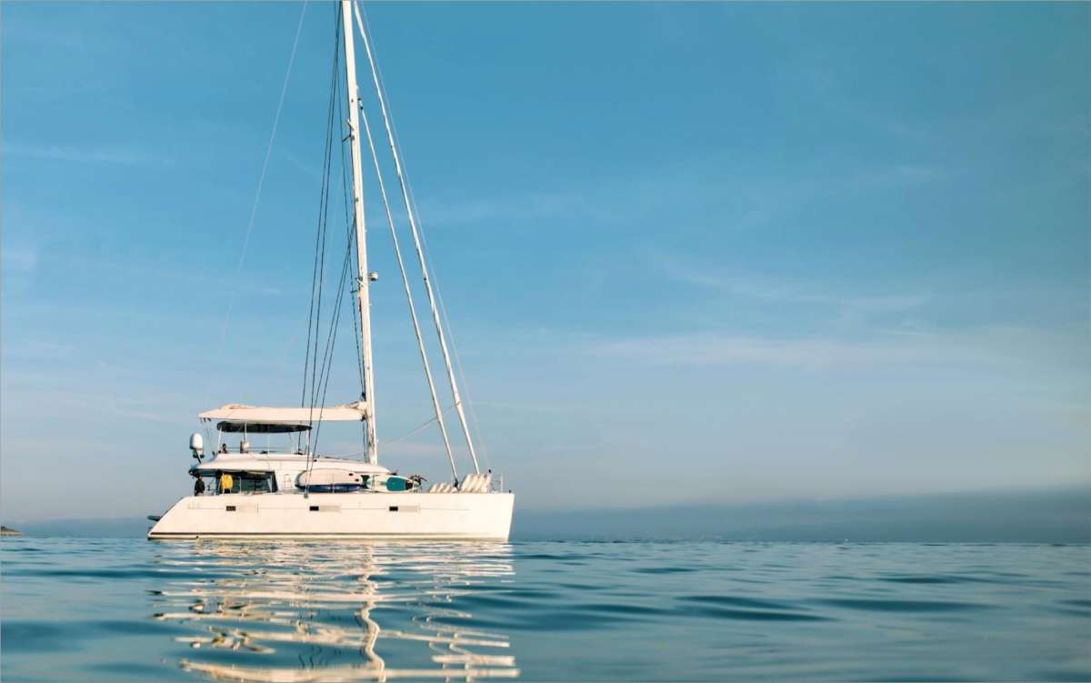 Rental catamaran BLUE DESTINY sailing