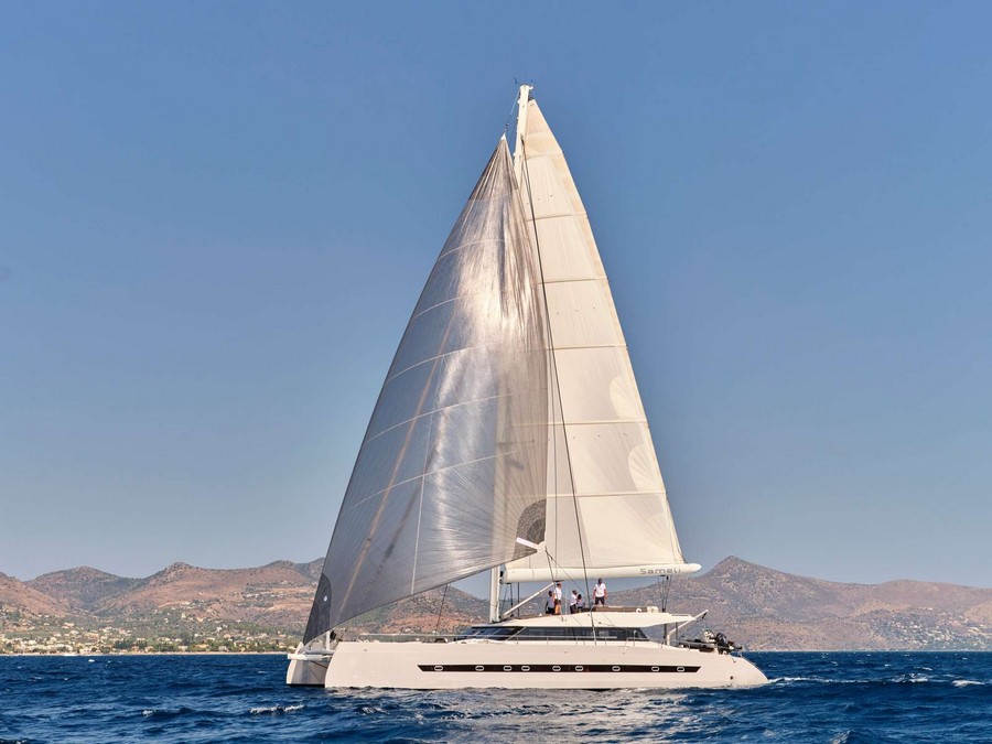 Rental catamaran Balance 760 sailing