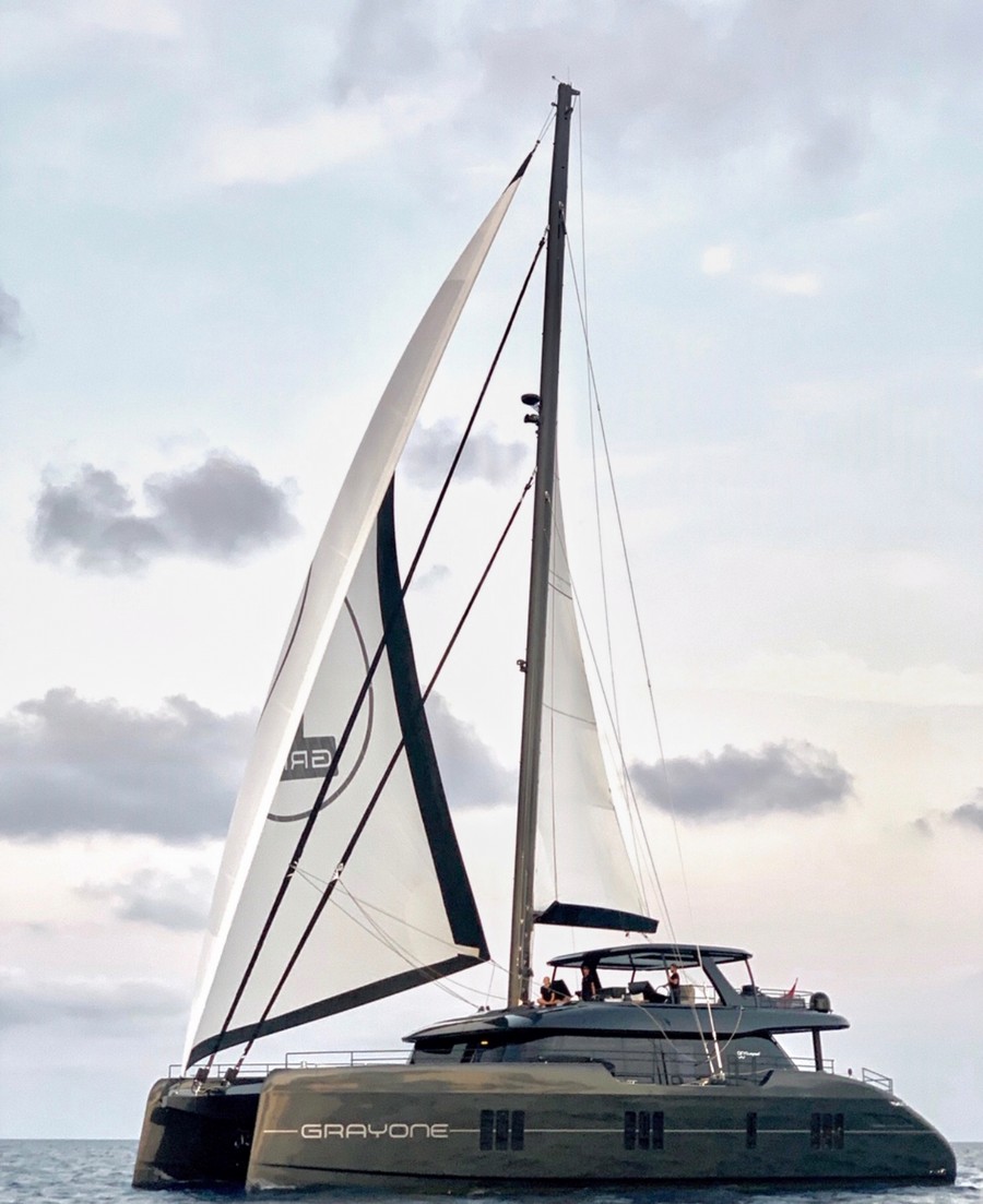 Catamaran de location Sunreef 80 GRAYONE (4 cab) naviguant