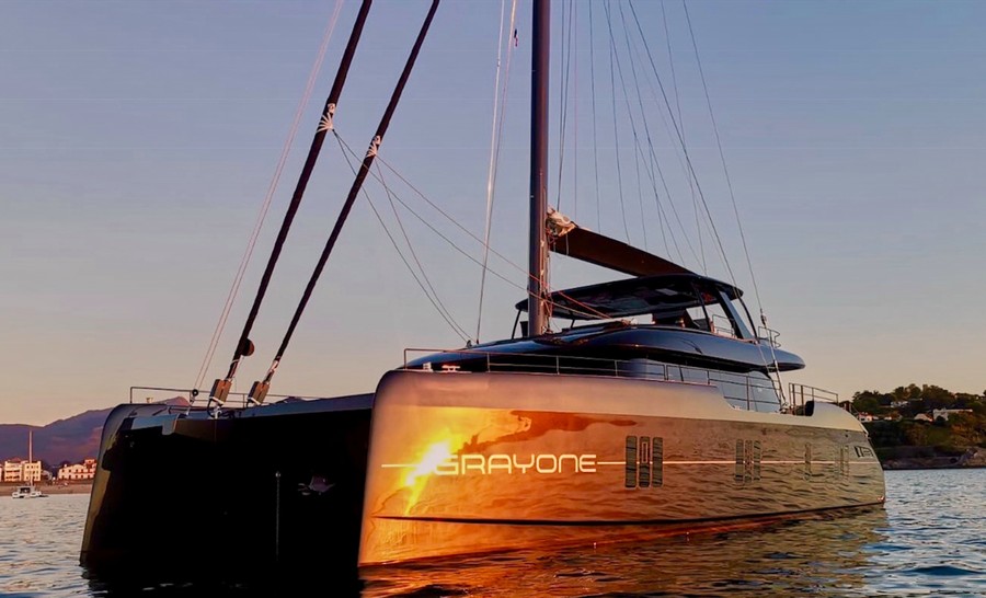 Catamaran de location Sunreef 80 GRAYONE (4 cab) naviguant