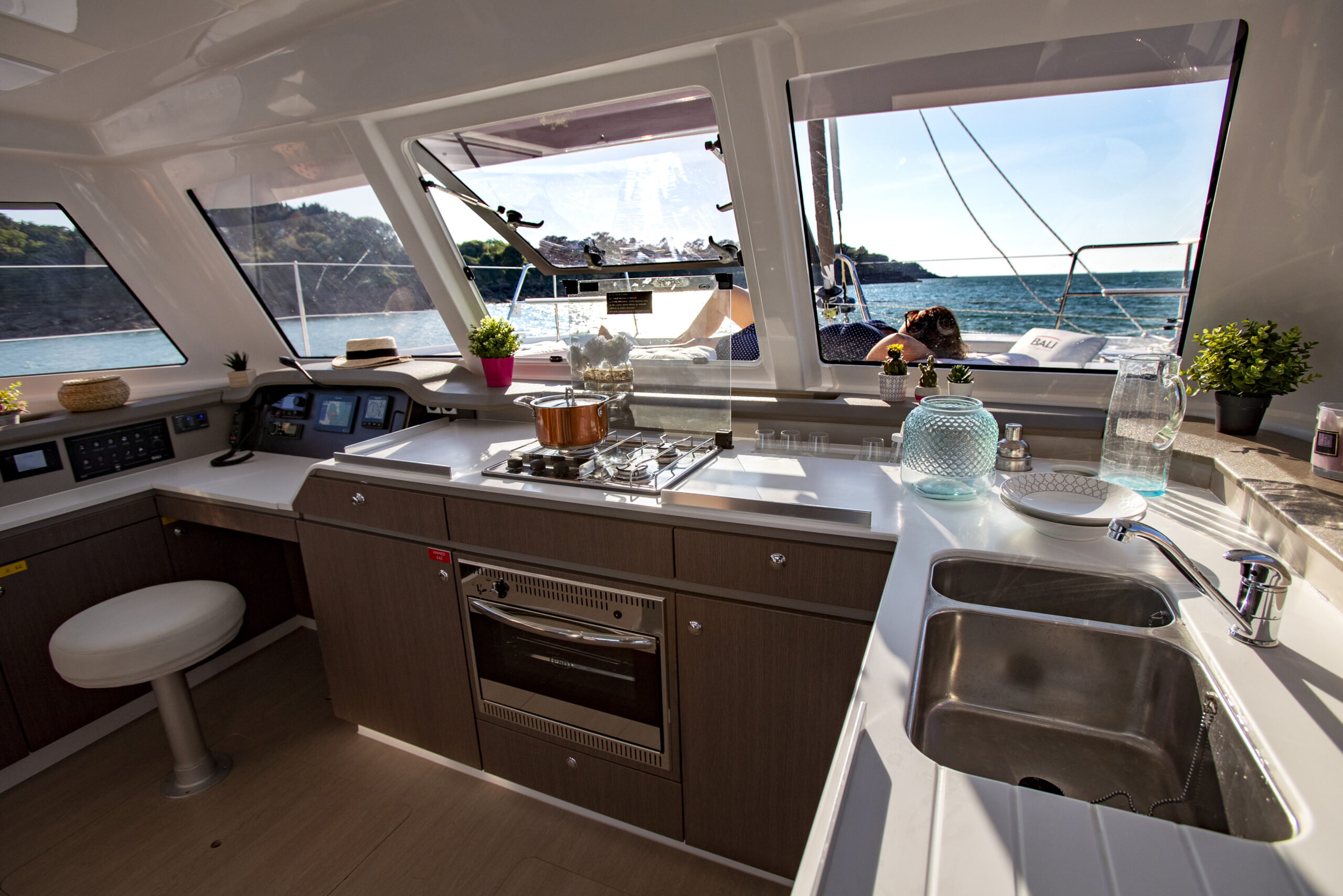 Catamaran de alquiler Catspace cocina