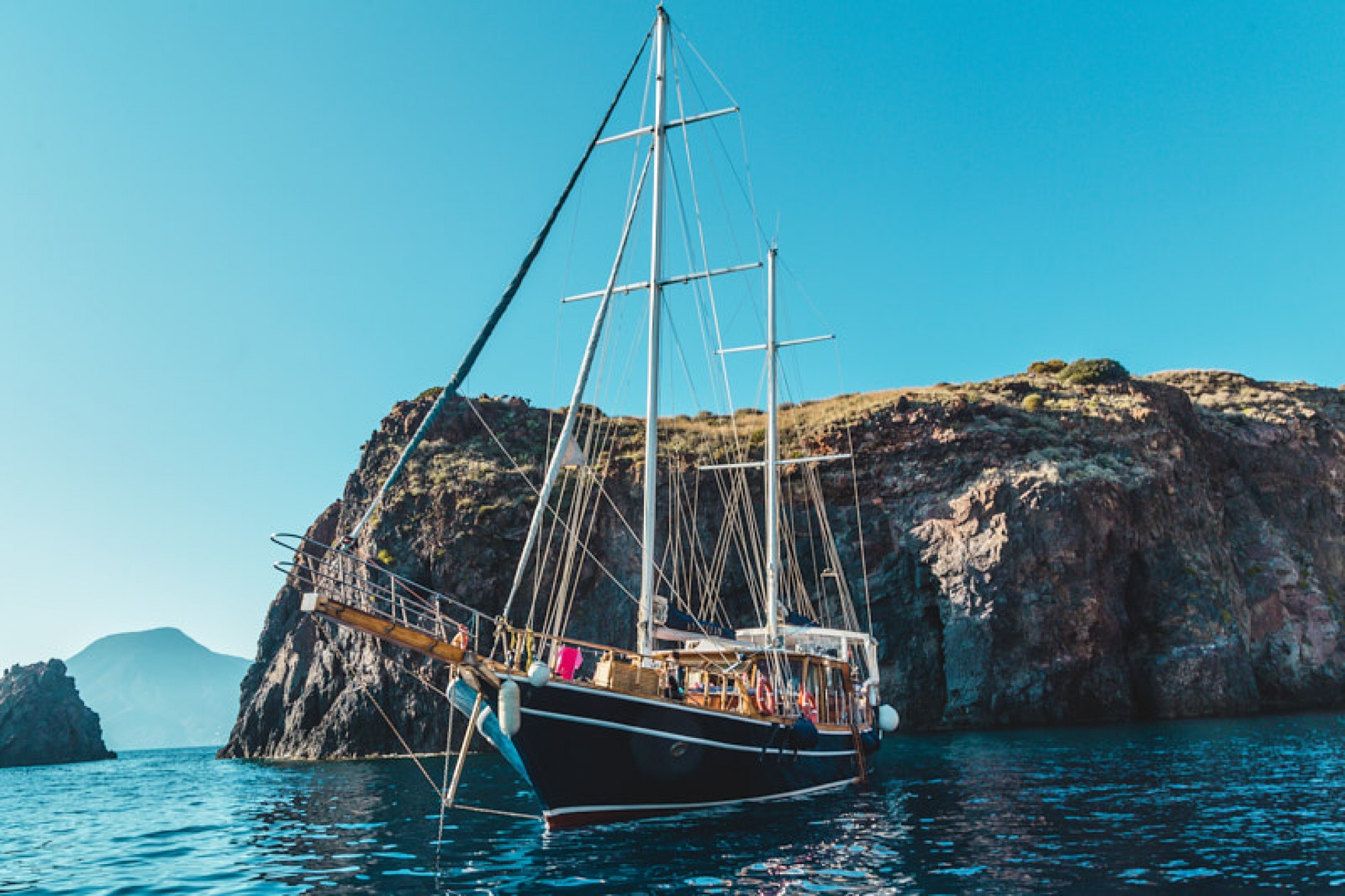 Rental gulet Altinlar 12 pax anchored