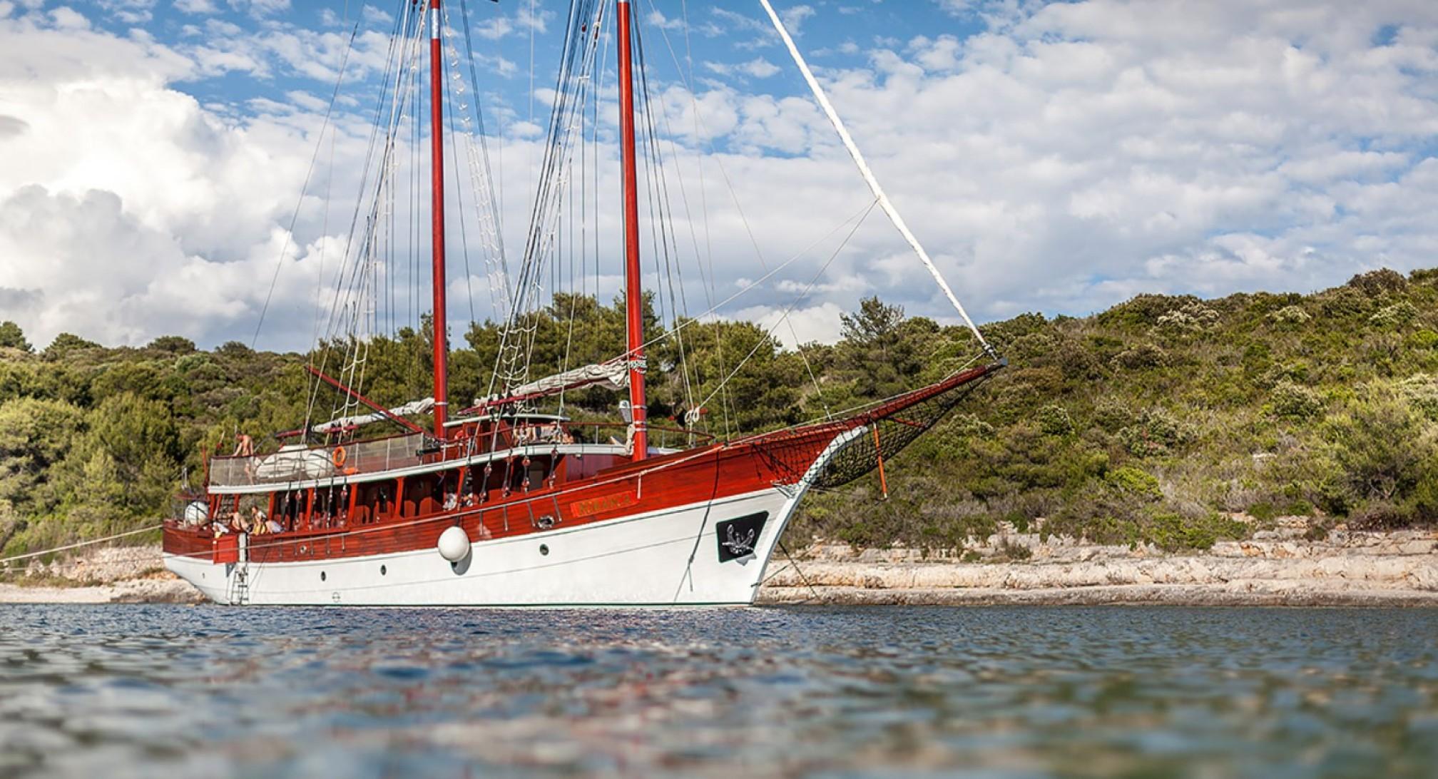 Romanca gulet charter, sailing