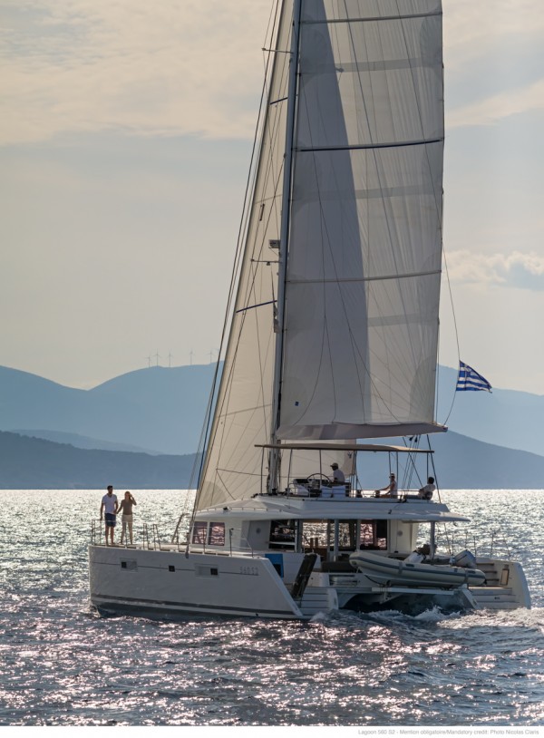 Lloguer catamaran a Grècia navegant