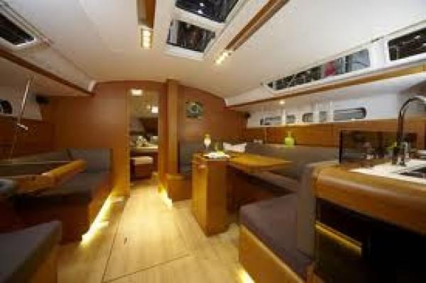 аренда парусника Sun Odyssey 439 - салон