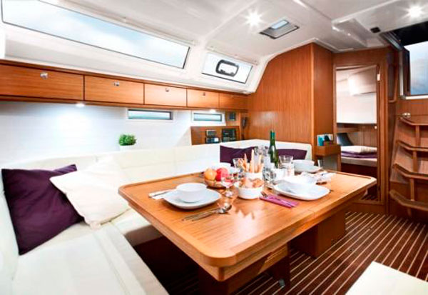 Bavaria cruiser 46 veler, sala