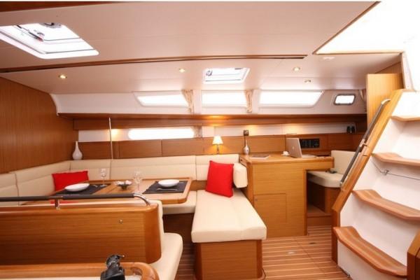 Jeanneau 44i 4cab velero de alquiler salón