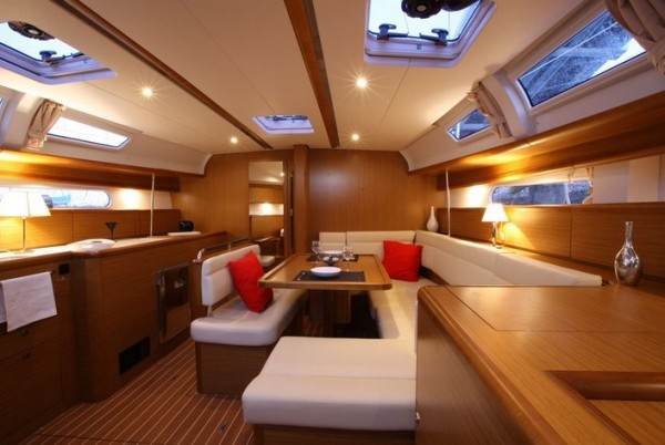 Jeanneau 44i 4cab velero de alquiler salón