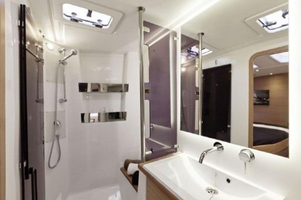 Dufour 560 GL velero de alquiler, baño