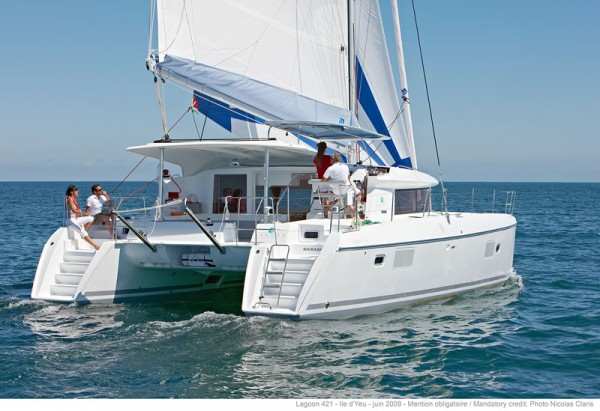 Lagoon 421 catamaran hire, sailing