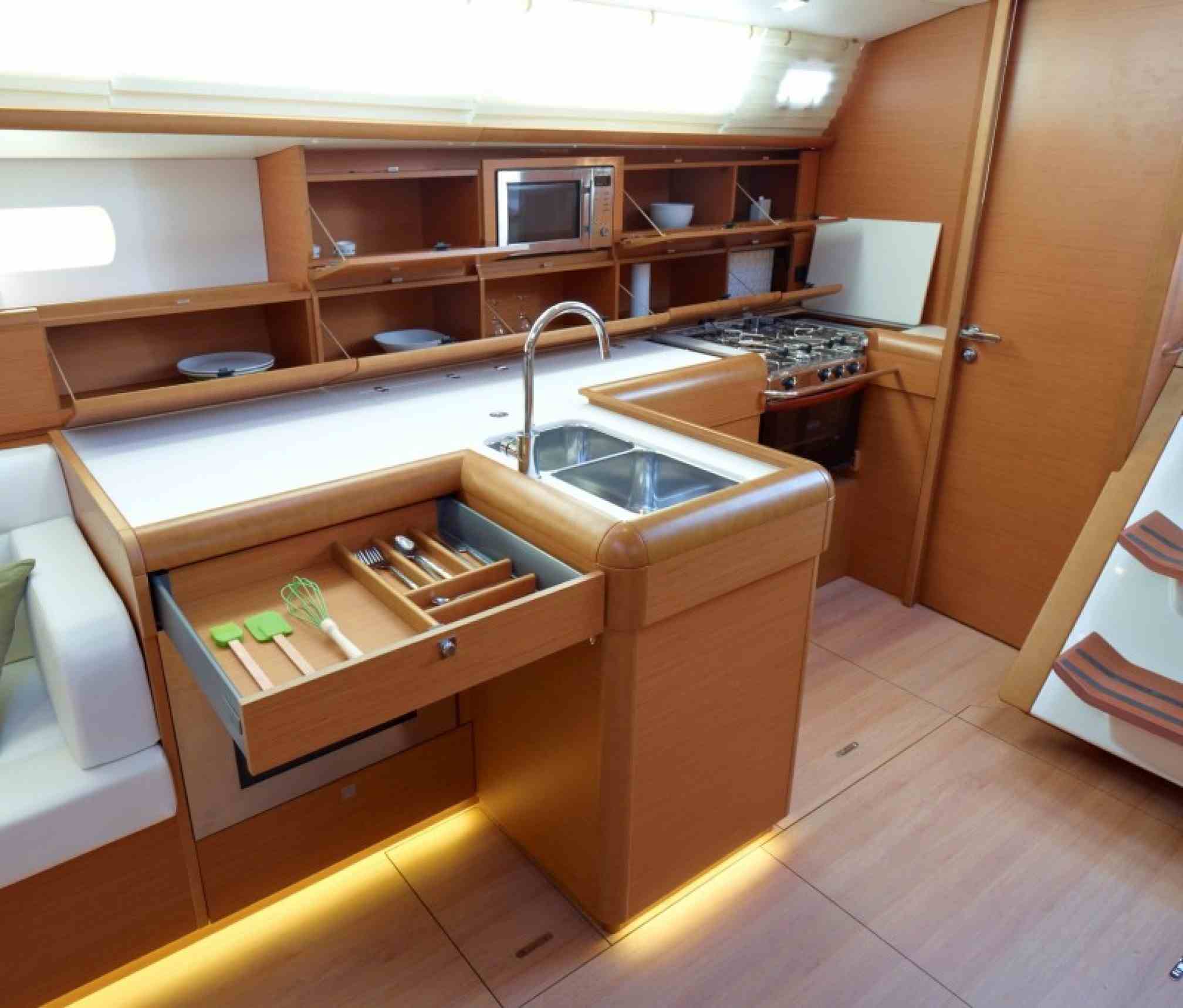 Location de bateau Sun Odyssey 519 cuisine