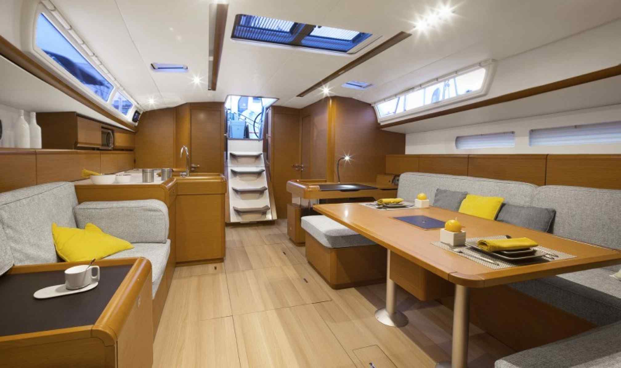 Location de bateau Sun Odyssey 519 salon