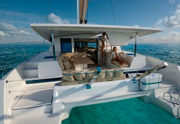 40 Quatour catamaran charter, mooring