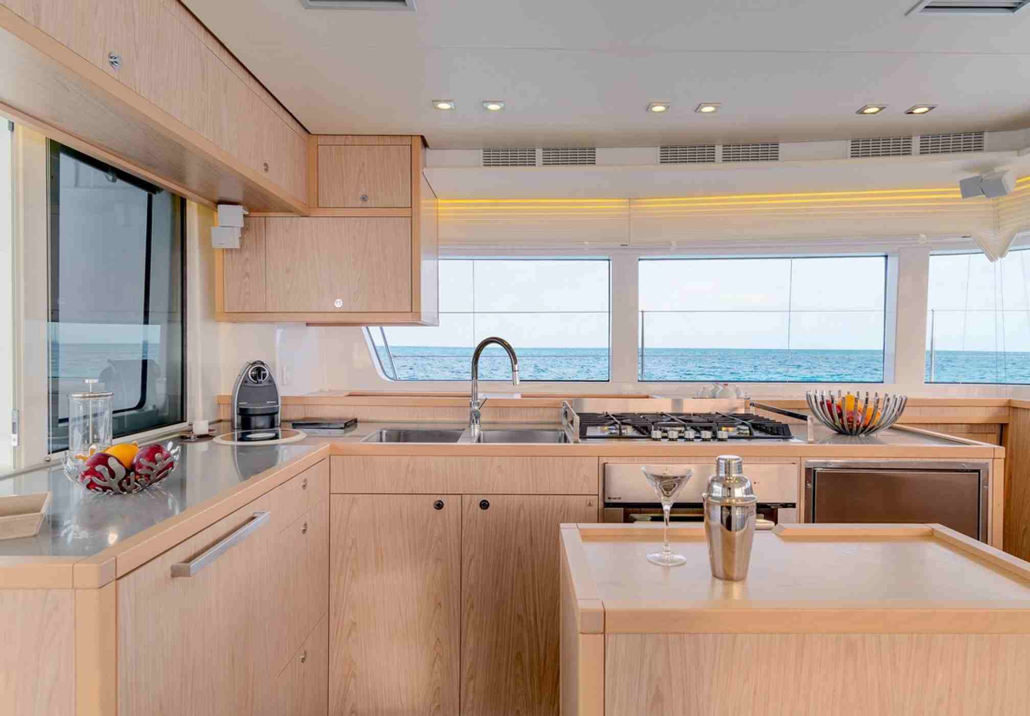 Lagoon 52F catamaran de alquiler, cocina