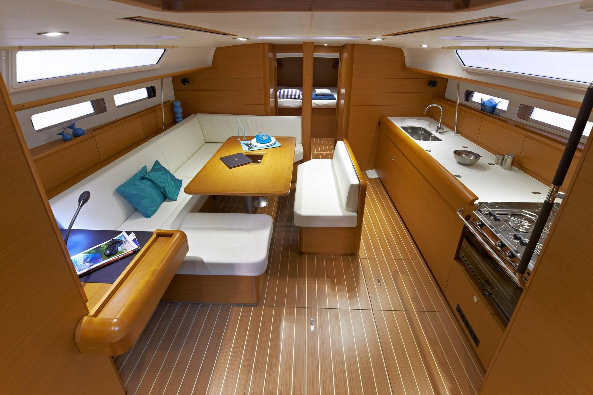 Velero de alquiler Sun Odyssey 479 salón