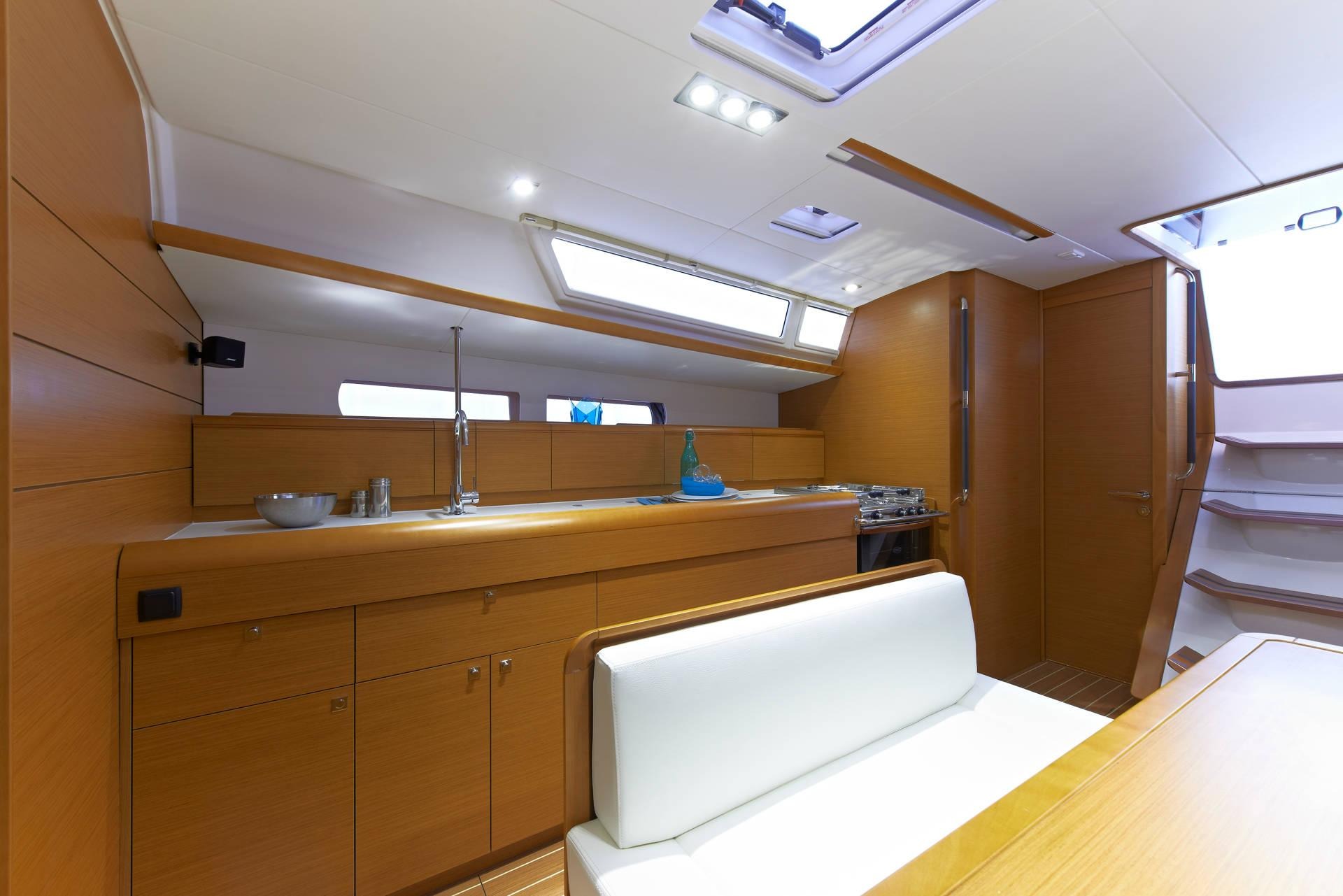 Velero de alquiler Sun Odyssey 479 salón