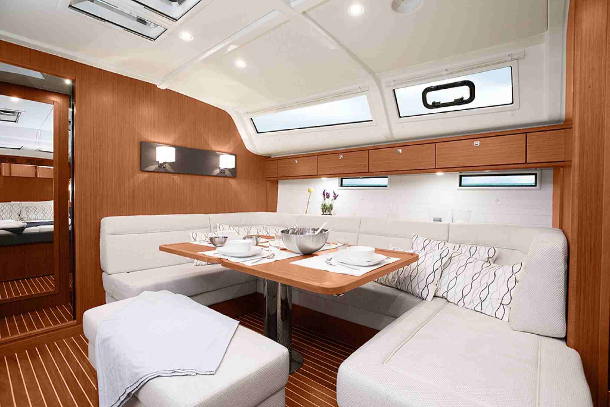 Veler de lloguer Bavaria 51 Cruiser (4cab) sala