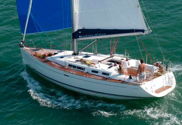 Velero de alquiler Dufour 455 GL navegando