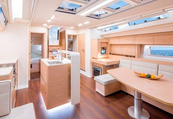 Bateau de location Hanse 588 salon