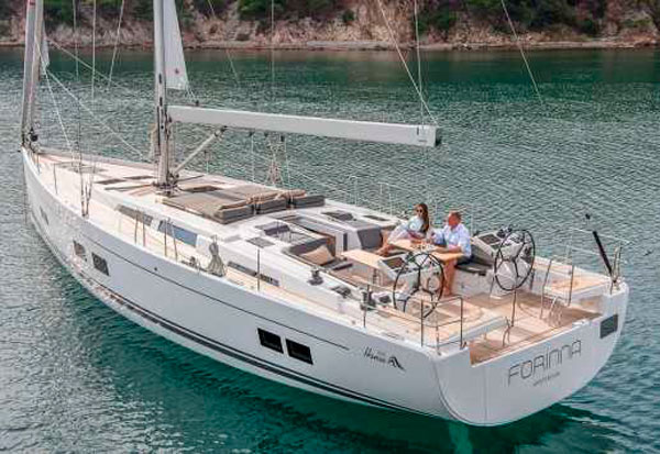 Velero de alquiler Hanse 588 fondeado