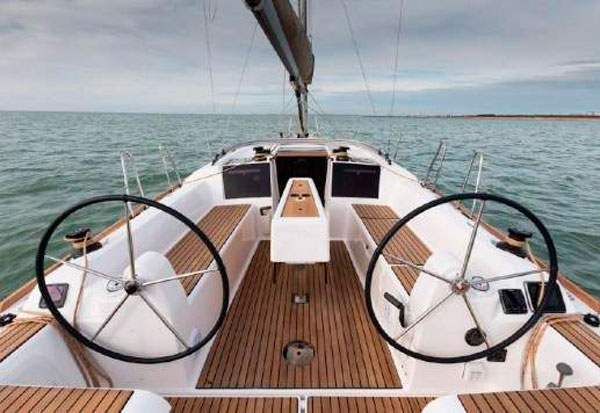 velero de alquiler Dufour 350 GL cubierta