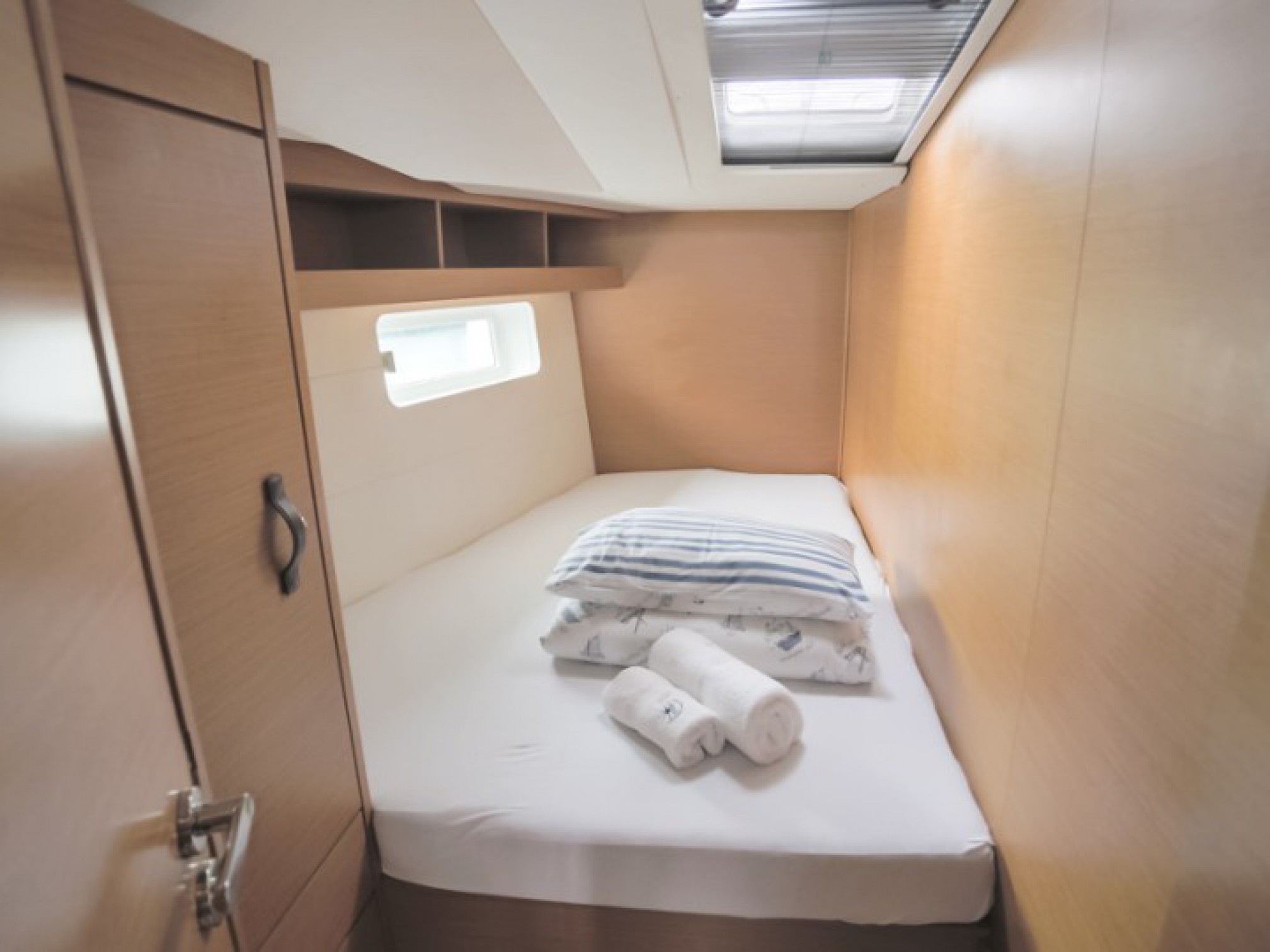 Jeanneau 54 sailboat charter cabin