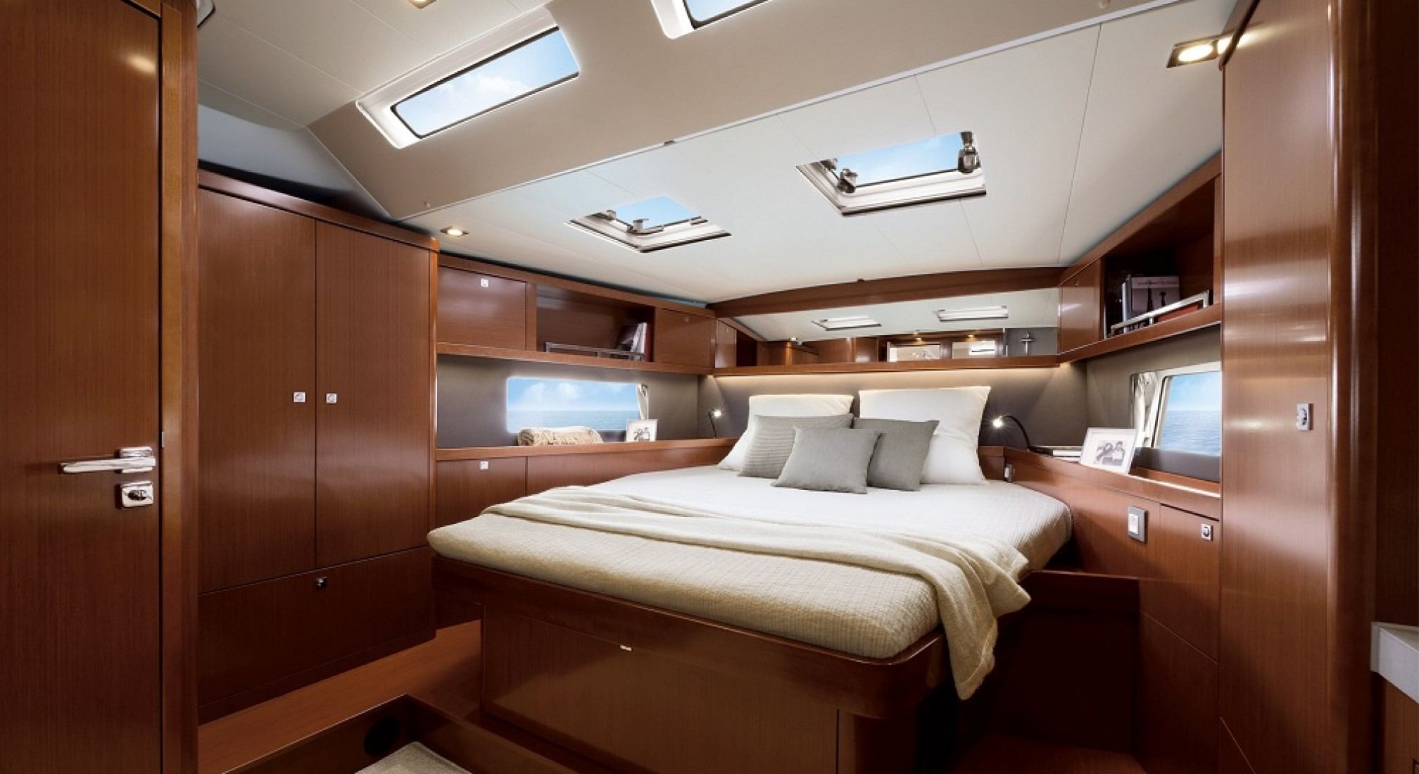 Oceanis 55 sailboat charter cabin