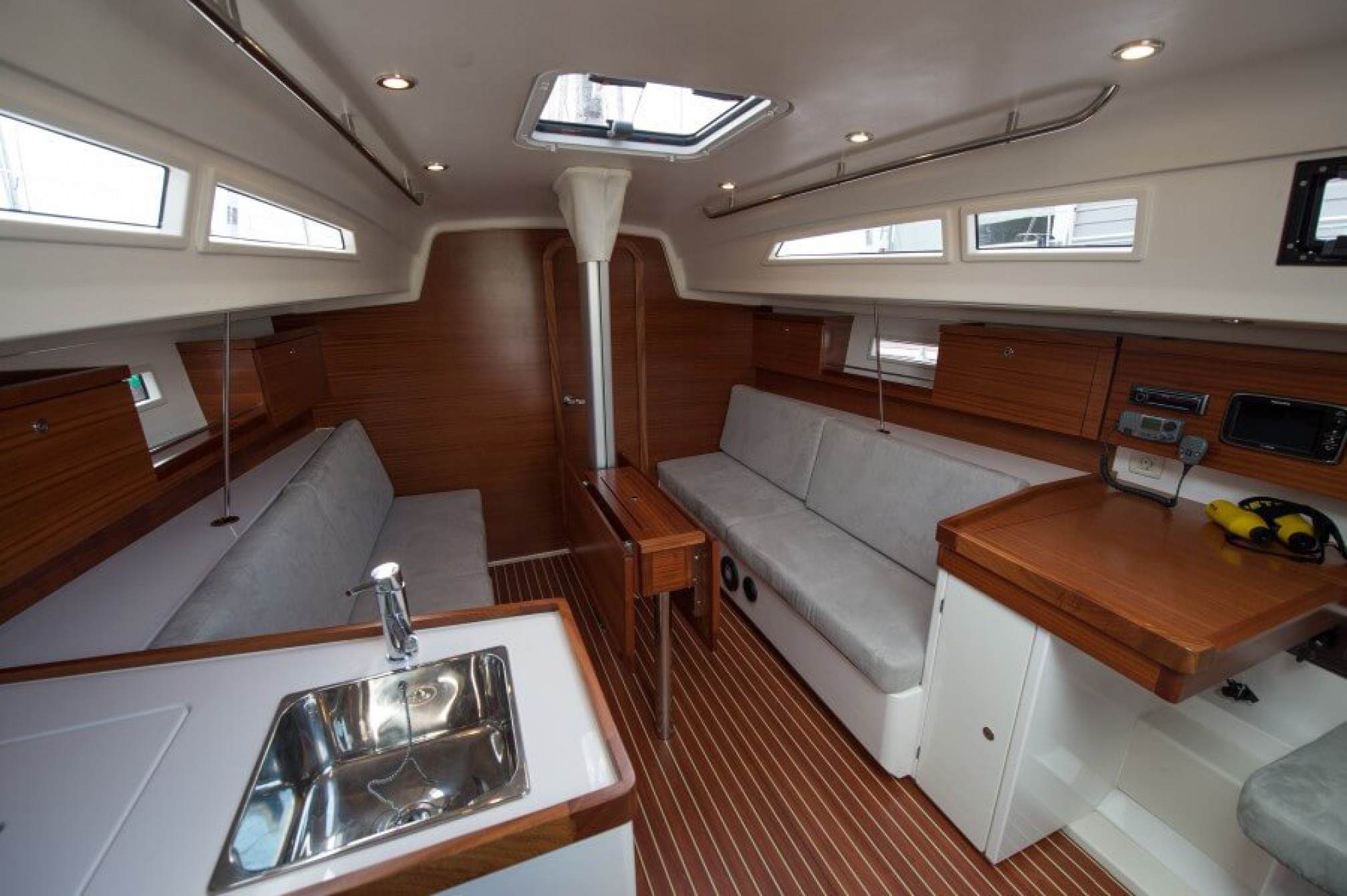 Salona 33 sailboat charter salon