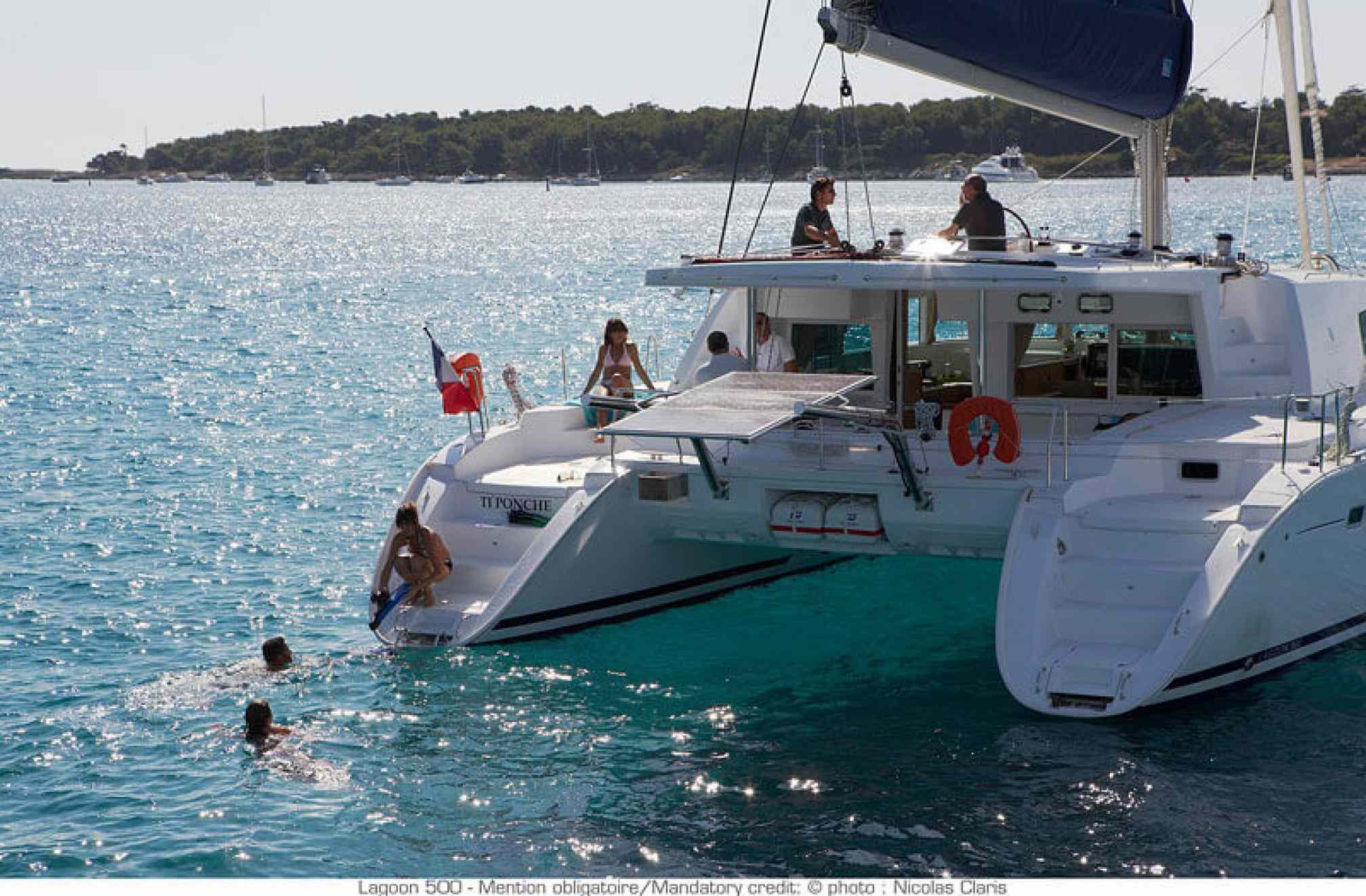 Catamarà de lloguer Lagoon 500 fondejat