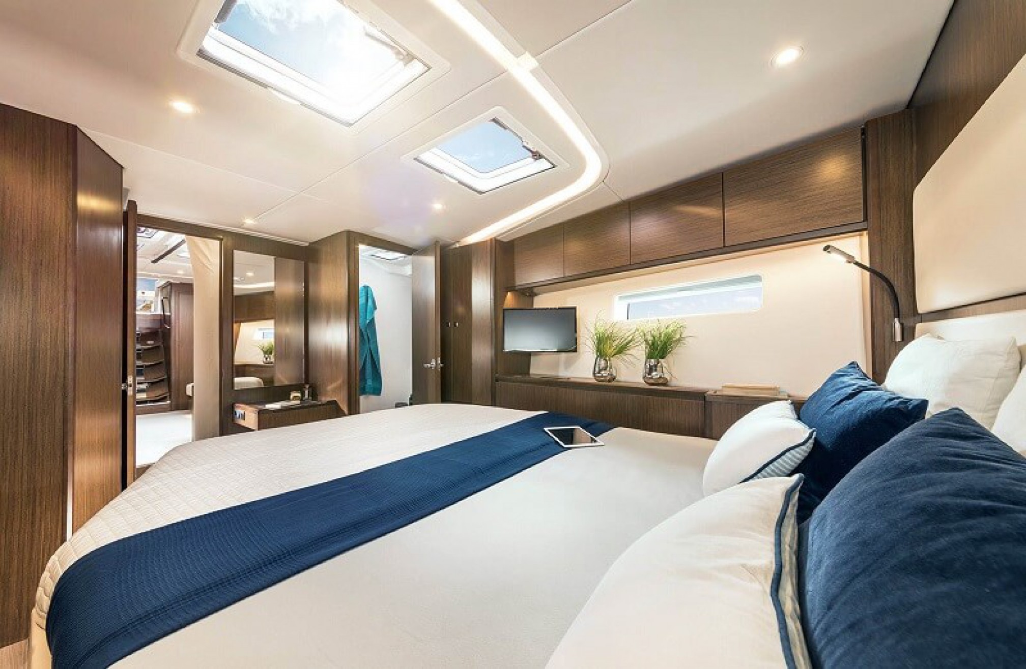 Veler de lloguer Bavaria 57C cabina