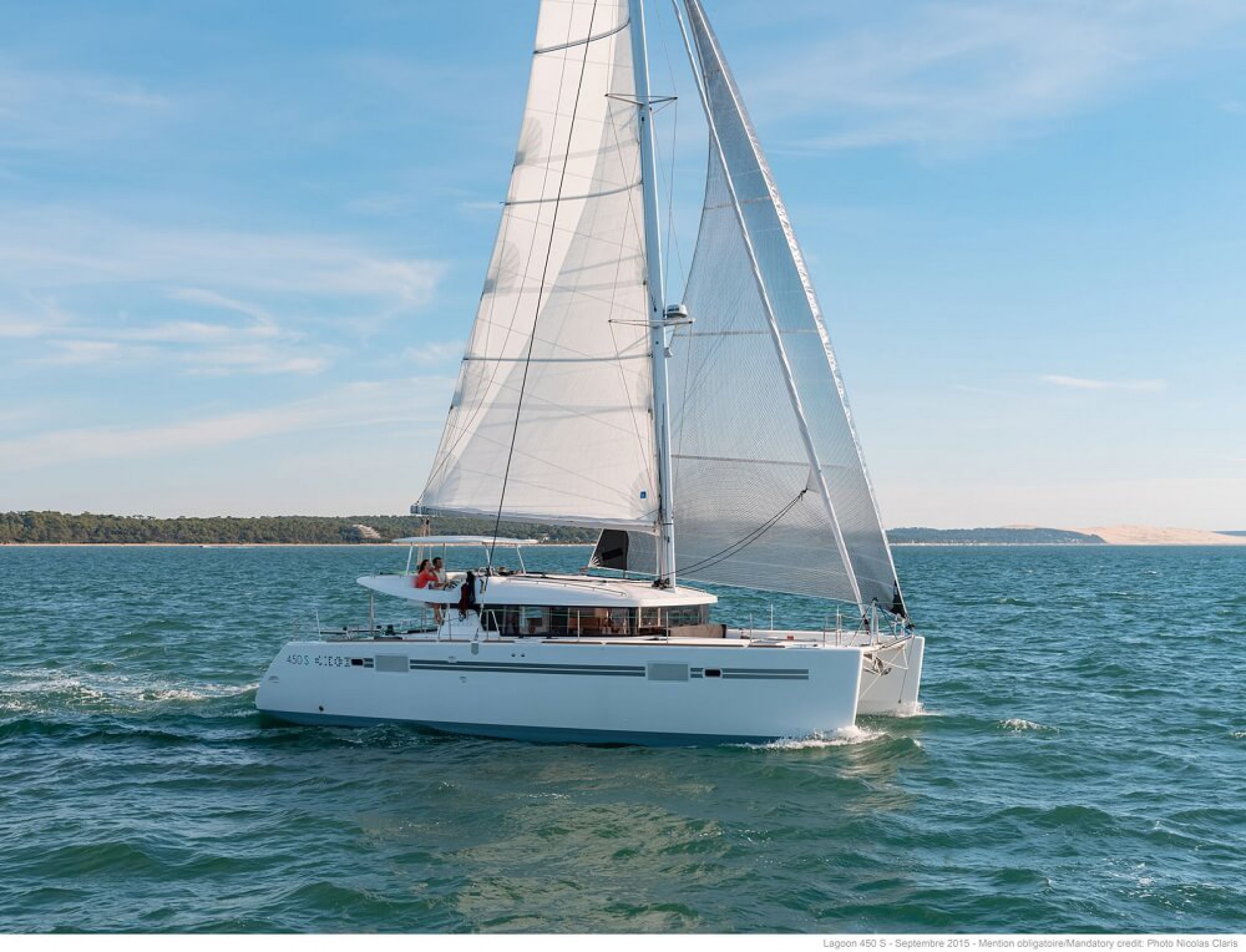 Catamaran de location Lagoon 450S naviguant